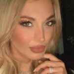 konstantina spyropoulou xecheila ola den borousame na koitaxoume allou
