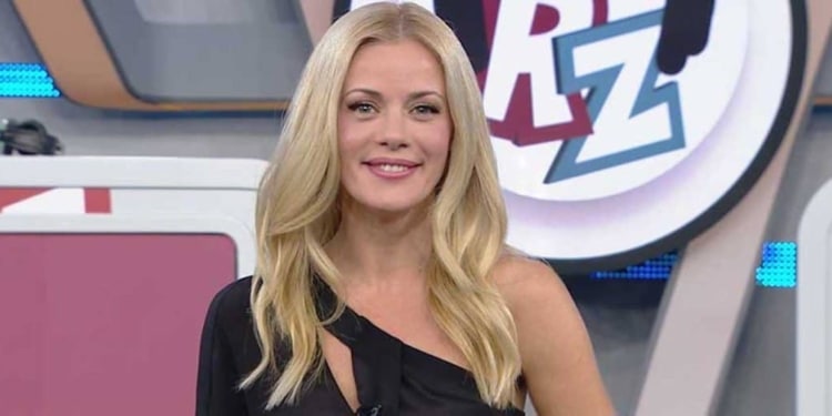 egkyos dyo minon i zeta makrypoylia pantreyetai to pascha me pasignosto prosopo tis showbiz 1200x516 1 750x375 1