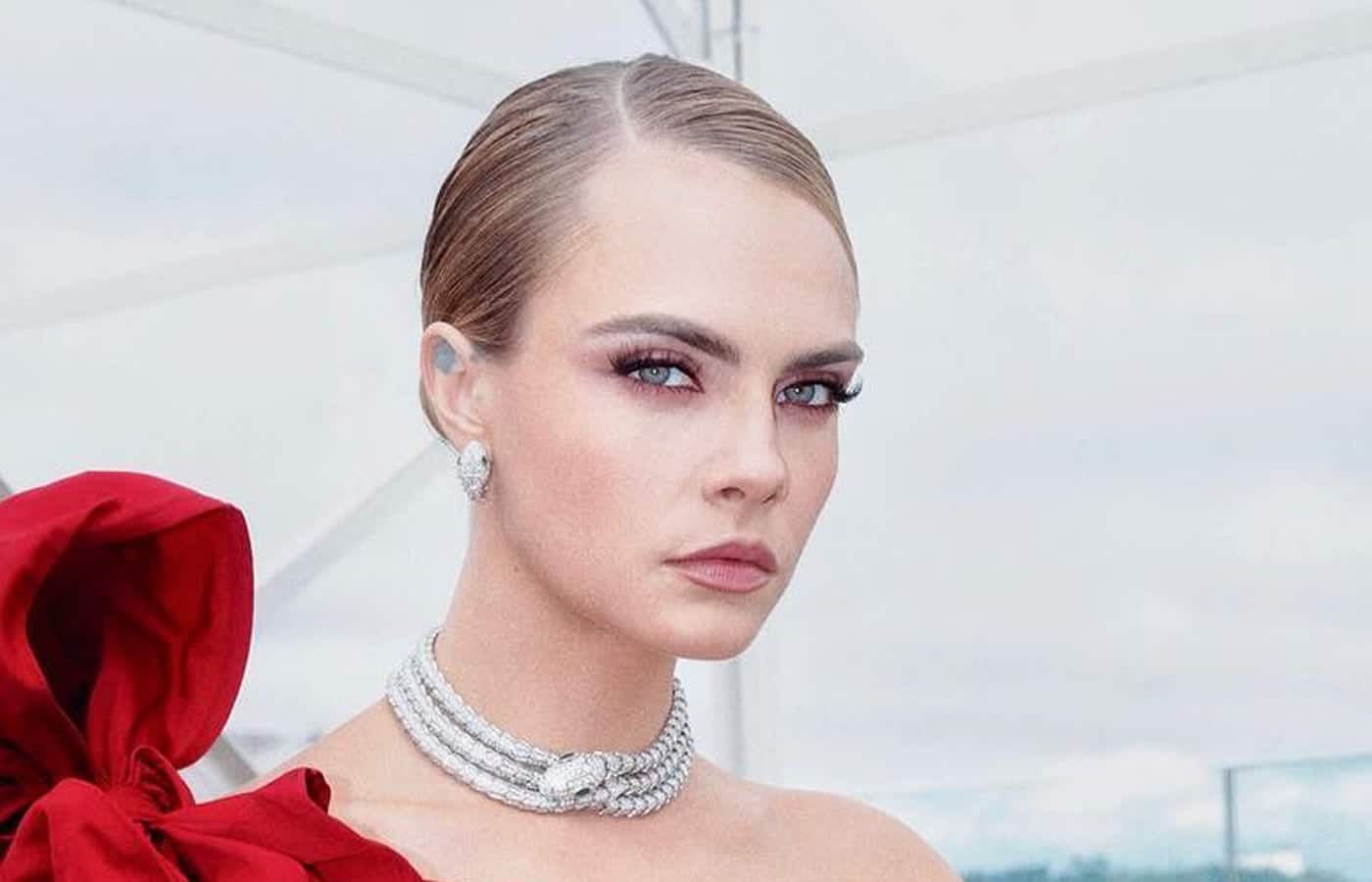 Η Cara Delevingne επανάφερε την παλιά γοητεία του Χόλιγουντ στο κόκκινο χαλί των Όσκαρ της Κυριακής 2023 .