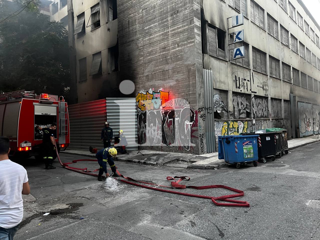 1696263821 348 Φωτιά στο εγκαταλελειμμένο κτίριο του ΙΚΑ στην Πειραιώς