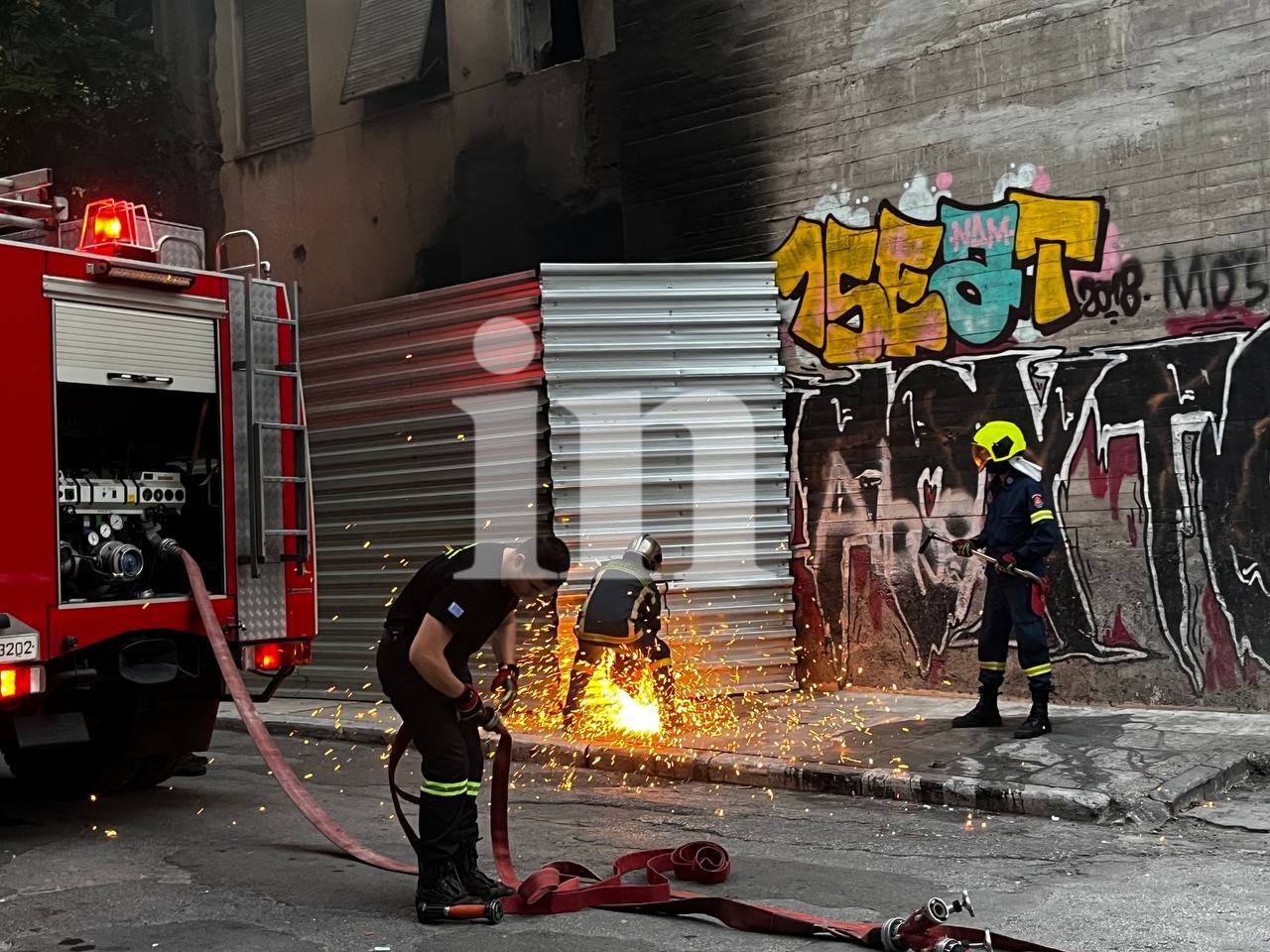 1696263821 94 Φωτιά στο εγκαταλελειμμένο κτίριο του ΙΚΑ στην Πειραιώς