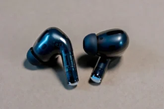 Apple AirPods Pro 3 με νέα δυνατότητα μετάφρασης και αισθητήρα καρδιακού ρυθμού