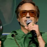 Alt: Ο Doctor Doom του Robert Downey Jr. σχεδιάζει κάτι σκοτεινό στο “Avengers: Doomsday”
