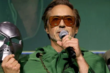 Alt: Ο Doctor Doom του Robert Downey Jr. σχεδιάζει κάτι σκοτεινό στο “Avengers: Doomsday”