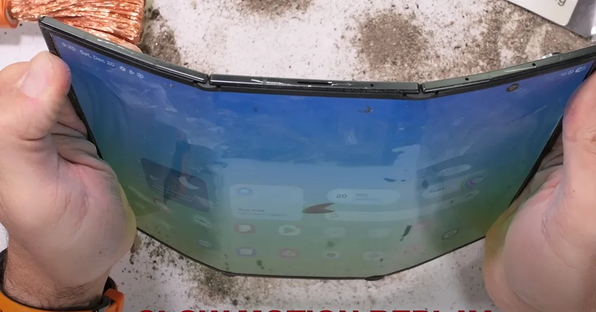 Το Galaxy Z TriFold της Samsung απέτυχε στο durability test του JerryRigEverything
