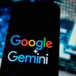 Το λογότυπο του Google Gemini δίπλα στον Assistant, συμβολίζοντας τη μετάβαση