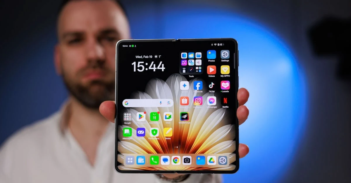 Φουτουριστικό render του Oppo Find N6 με έμφαση στο λεπτό προφίλ και την εξωτερική οθόνη