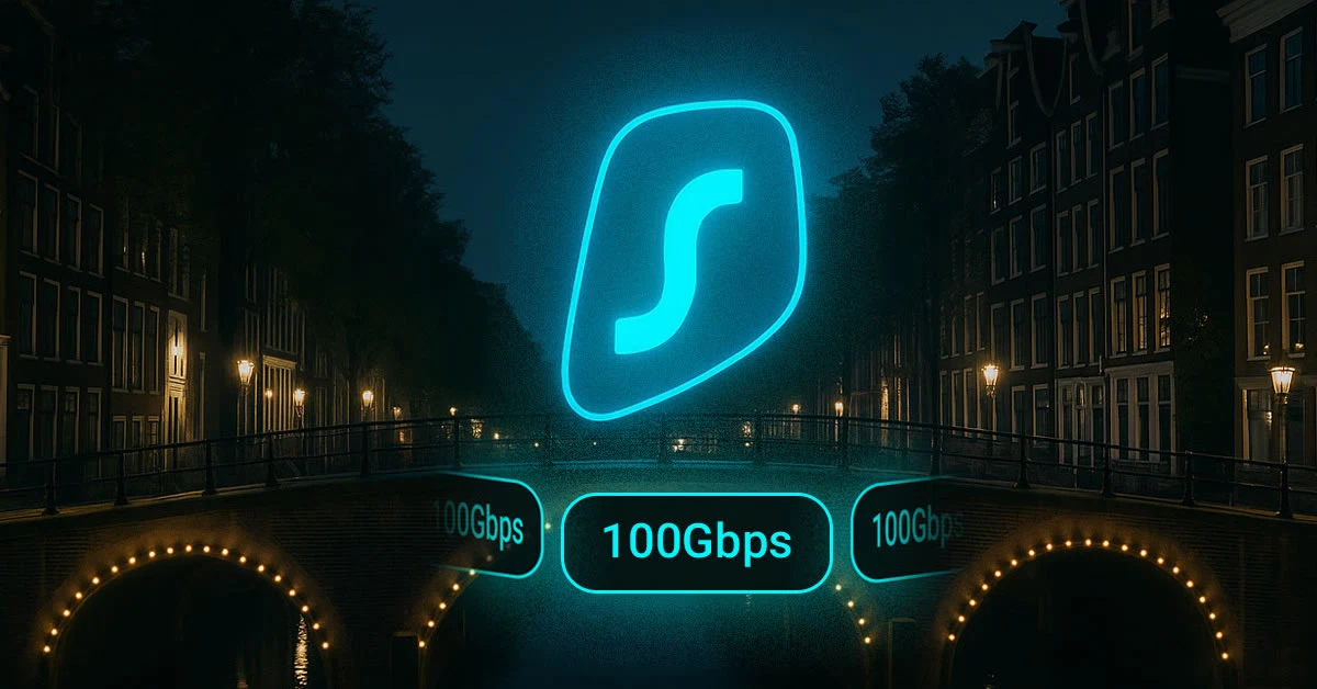 Data center με φωτεινά μπλε φώτα που απεικονίζει την ταχύτητα των 100Gbps servers