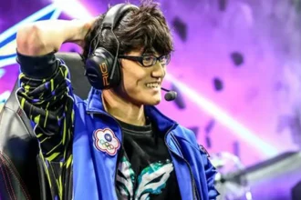 Στιγμιότυπο από το League of Legends με τον ήρωα Lee Sin να εκτελεί μια εντυπωσιακή κίνηση