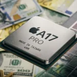 Κοντινό πλάνο σε επεξεργαστή smartphone με φόντο θολωμένα χαρτονομίσματα που συμβολίζουν την ακρίβεια.