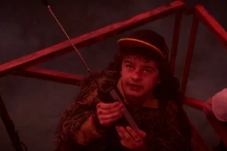 Ο Ντάστιν αντιμέτωπος με τον Vecna στο φινάλε του Stranger Things